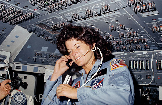 Sally Ride dans la navette spatiale Challenger