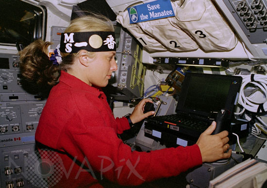 J.Davis dans l'espace 08/1997