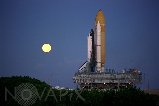 La navette Atlantis va vers son pas de tir-STS-86-08/1997