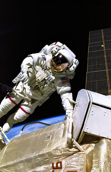 Sortie extra-véhiculaire J.Ross STS-88 12/1998