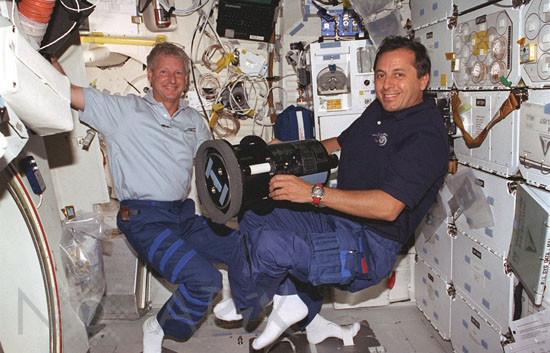 S.Hawley et M.Tognini à  bord de Columbia 07/1999