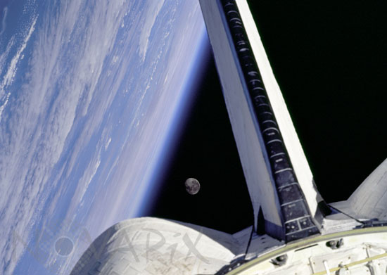 La Terre et la Lune vues depuis la navette Discovery 