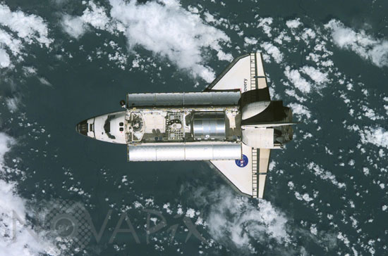 Navette Discovery STS-105 vue d'ISS 08/2001