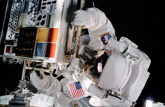 Extravehicular activity-MISSE Experiment. 08/2001