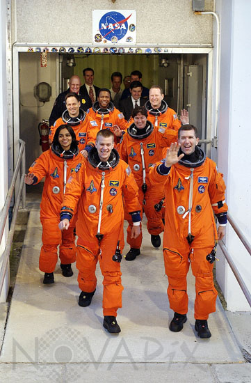 STS-107 crew is going to launch pad