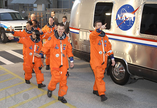 STS-107 crew is going to launch pad