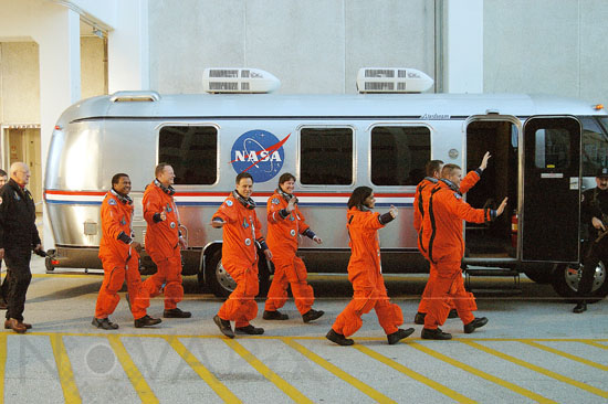 STS-107 crew is going to launch pad