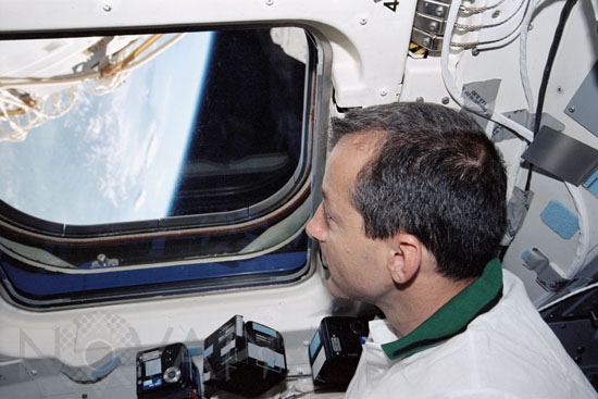 P. Perrin dans la navette Endeavour STS-111 06/2002