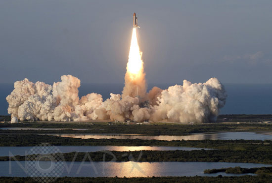 Launch of the space shuttle Atlantis 06/2007