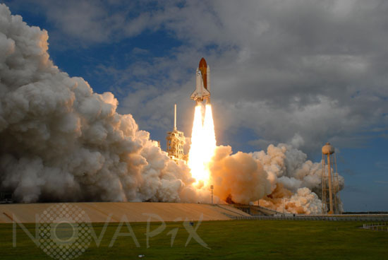 Space Shuttle Discovery lift off Oct 23 2007