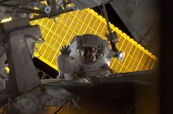 Sortie d'astronaute dans l'espace