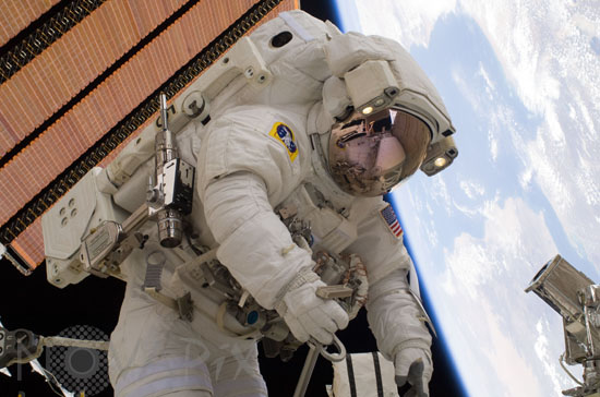 Sortie d'astronaute dans l'espace