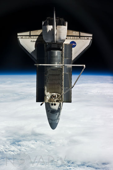 Discovery leaves the International Space Station - 04/2010