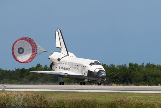 Landing of Space Shuttle Discovery in March 2011