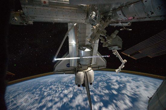 Atlantis amarrée la station spatiale 07/2011