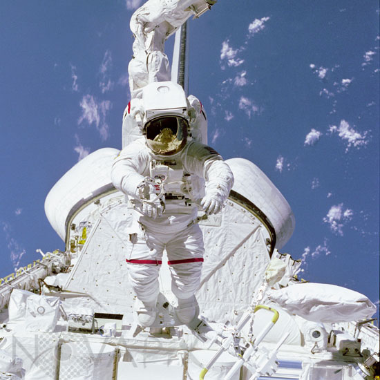Sortie extra-véhiculaire de B.McCandless STS-41-B-02/1984