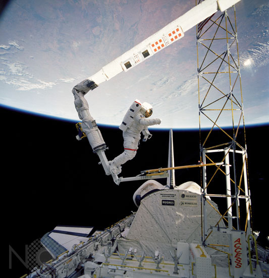 Sortie extra-véhiculaire de J. Ross STS61B 12/1985