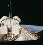 Navette Columbia STS-1 au-dessus de la Terre