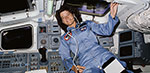 Sally Ride dans la navette spatiale Challenger