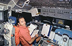 J.F. Clervoy dans la navette spatiale -11/1994