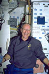 Claude Nicollier dans la navette Discovery STS-103 1999