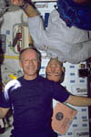 C. Nicollier et JF. Clervoy dans la navette Discovery STS-103-1999