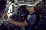 J.F. Clervoy manipule le bras de la navette STS-103 -12/1999