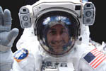 Sortie extra-véhiculaire de M. Massimino STS-109 03/2002
