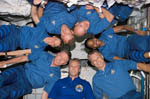 Equipage STS-121 dans la station spatiale internationale