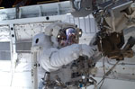 Sortie d'astronaute dans l'espace