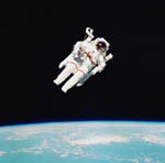Sortie extra-véhiculaire de B.McCandless STS-41-B-02/1984