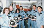 Equipage STS-51-L en salle blanche 08/01/1986