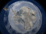 La glace entourant l'Antarctique au printemps.