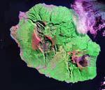 Ile de la Réunion vue par Landsat 7. 2000