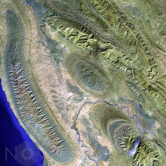 Montagnes Zagros -Iran- vu par Landsat-7