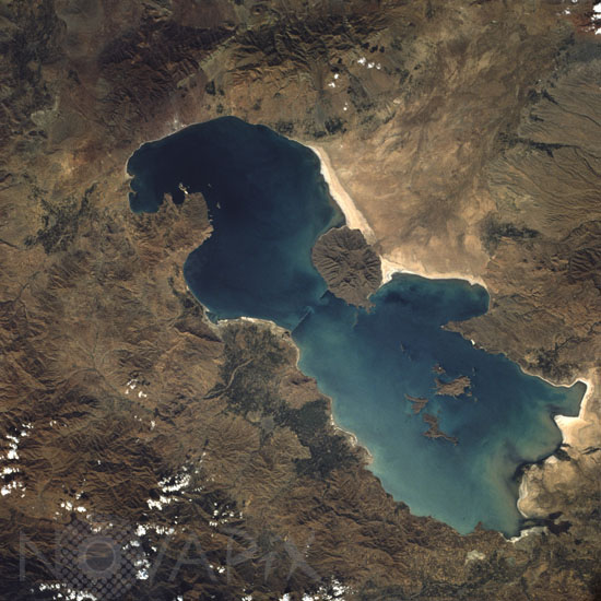 Lac d'Orumieh en Iran vu de l'espace