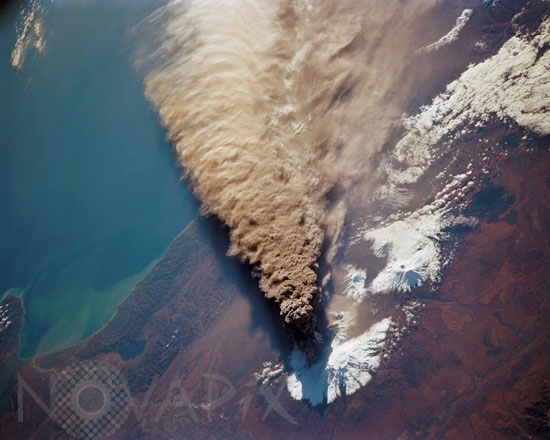 Eruption du volcan Kliuchevskoi (Russie) vue depuis l'espace 