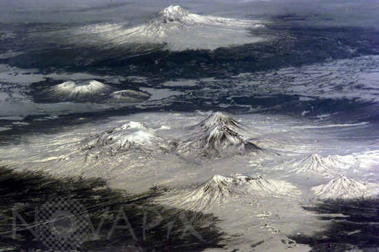 Volcans Kliuchevskoi et Shiveluch -Russie- vus par ISS. 2002