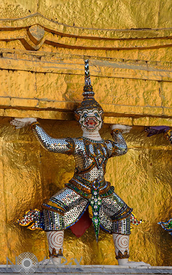 Wat Phra Kaeo - Chedi Doré - Singe