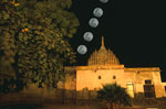 Lune et temple hindou de Bandar-Abbas