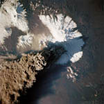 Eruption du volcan Kliuchevskoi (Russie) vue depuis l'espace 09/1994