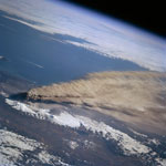 Eruption du volcan Kliuchevskoi (Russie) vue depuis l'espace