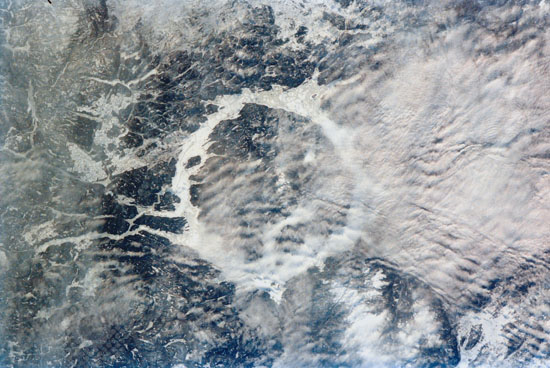 Cratère Manicouagan -Québec- vu par Atlantis 04/2002
