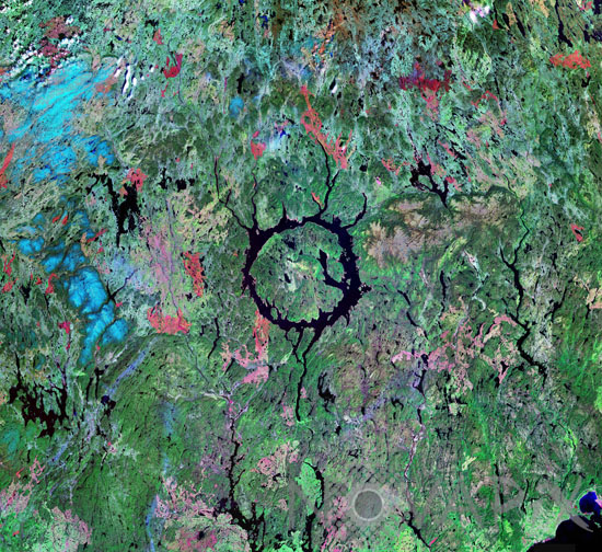 Cratère Manicouagan vu par Landsat 7