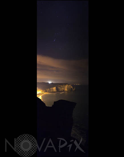 Les falaises d'Etretat vues de nuit