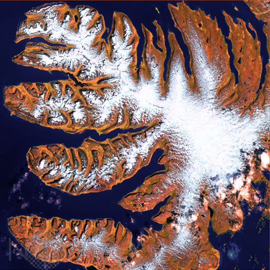 Fjords à  l'ouest de l'Islande par Landsat 7. 06/2000