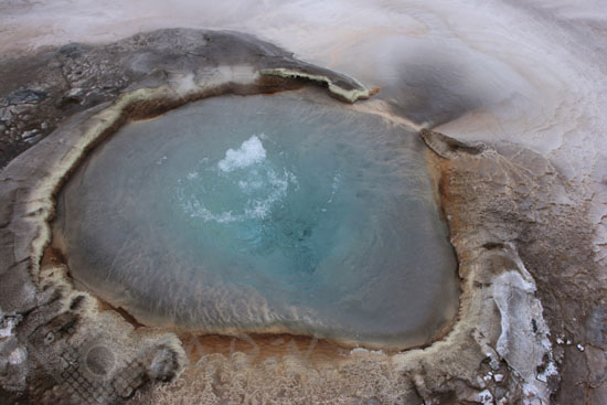 Source chaude de Hveravellir en Islande 