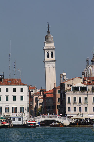 Le campanile penché de San Giorgio dei Greci - Venise