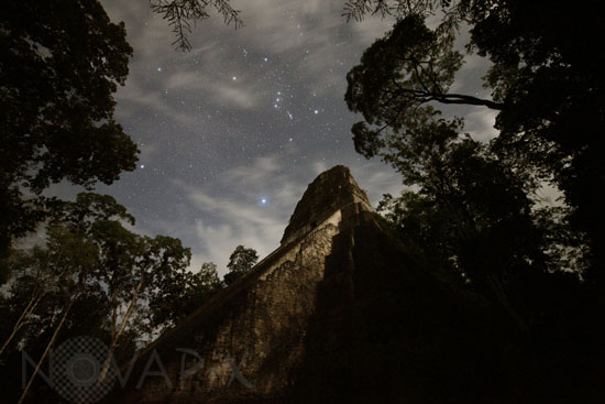 Tikal - Le temple V et la constellation d'Orion