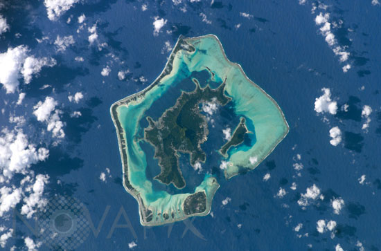 Bora-Bora vue de l'espace